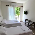 بيت ضيافة Arli Eris Rent فلورا
