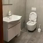Arli Eris Rent فلورا