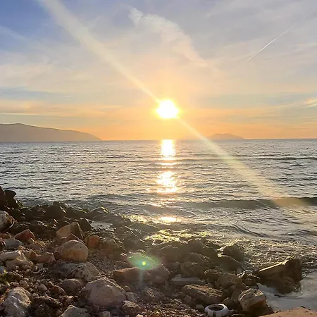 Arli Eris Rent 3* Vlorë